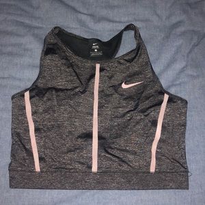 Nike half-tee/sports bra
